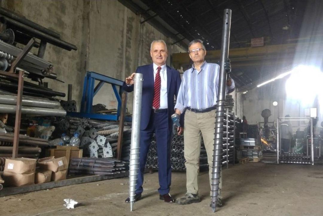 Ak&ccedil;akoca&rsquo;dan Avrupa&rsquo;ya Vidalı Kazık İhra&ccedil; Ediyor