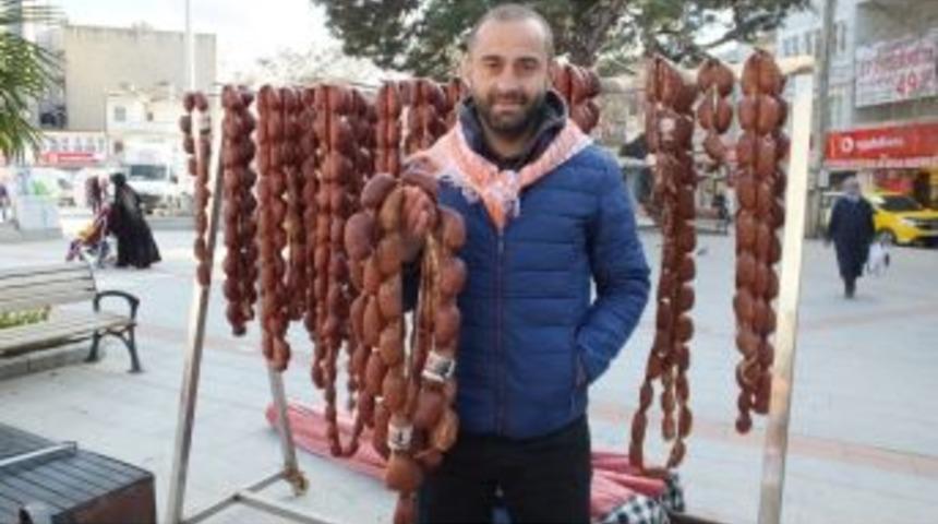 Develerden &Ouml;nce İl&ccedil;eye Sucuklar Geldi