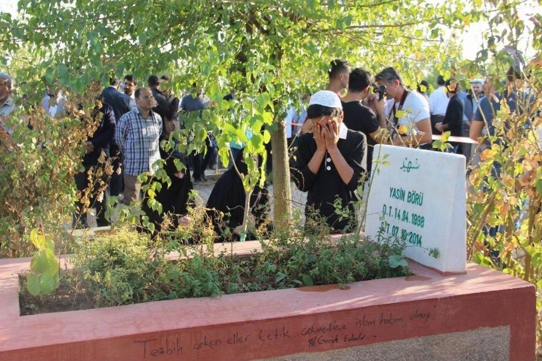 Yasin B&ouml;r&uuml; Ve Arkadaşları Mezarları Başında Anıldı