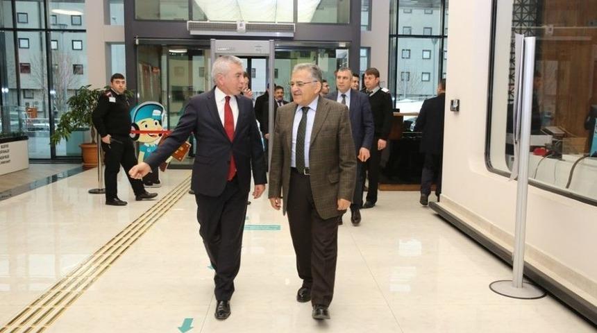 Vali Yardımcısı Uslanmaz, Melikgazi Belediyesi&rsquo;ni Ziyaret Etti