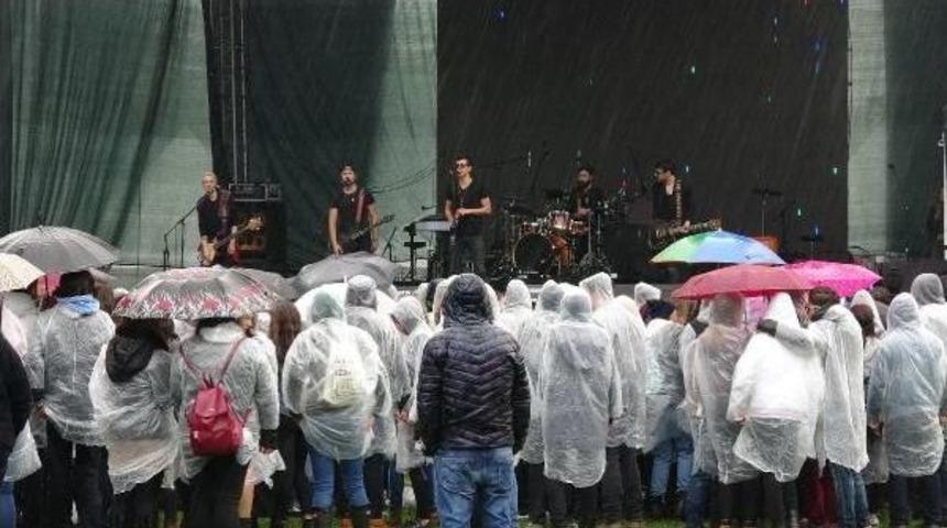 Edirne'de Yağmur Altında M&uuml;zik Festivali