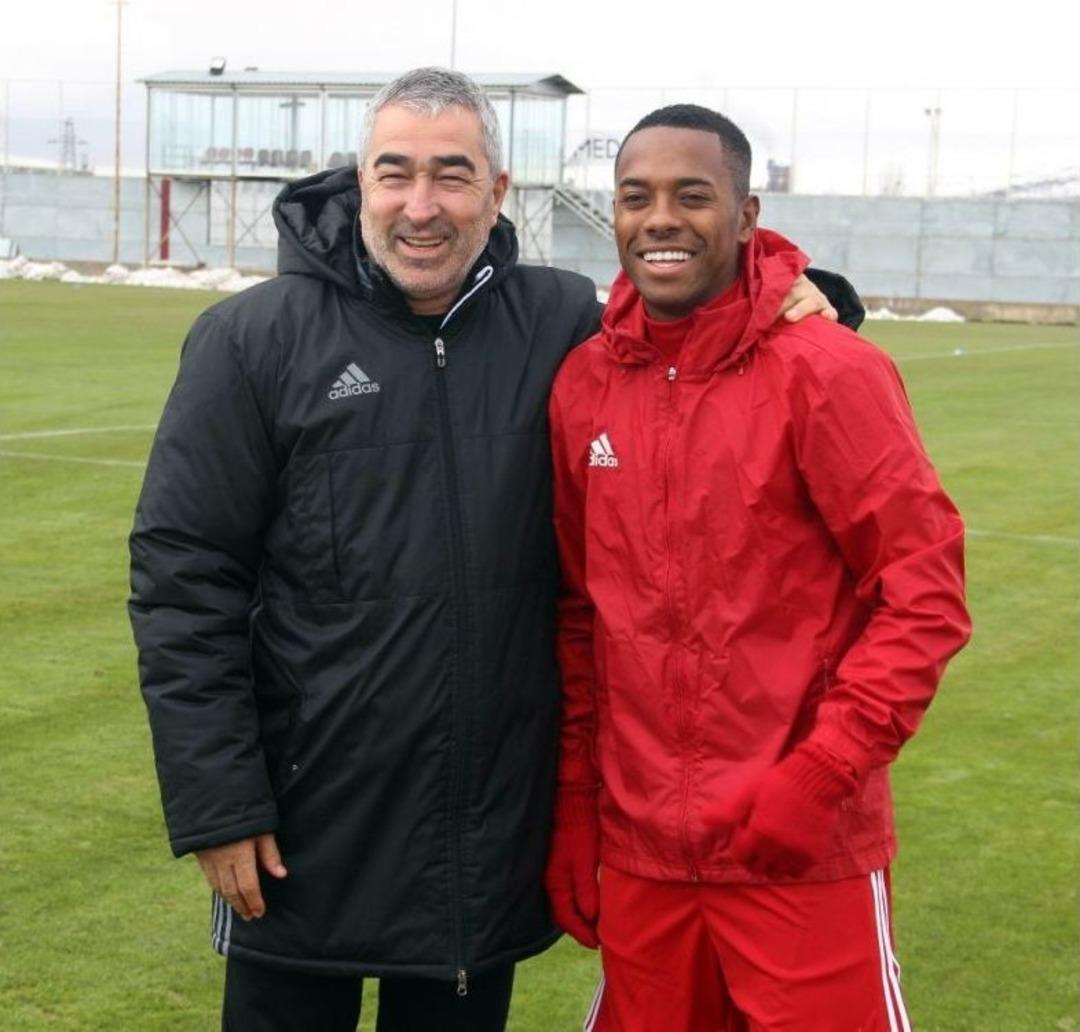 Robinho, İlk Antrenmanına &Ccedil;ıktı