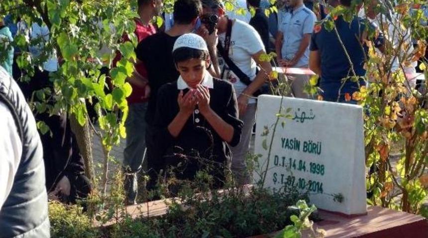 Yasin B&ouml;r&uuml; Ve Arkadaşları, Mezarları Başında Anıldı