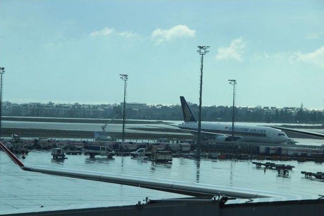 Atat&uuml;rk Havalimanı&rsquo;nda İlgin&ccedil; Kar Manzarası 2