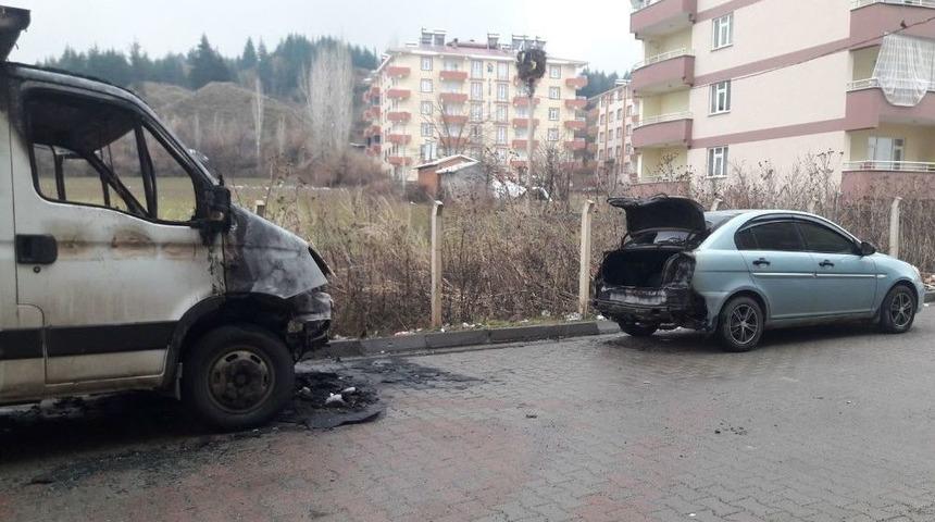 Bing&ouml;l&rsquo;de İki Ara&ccedil; Yandı