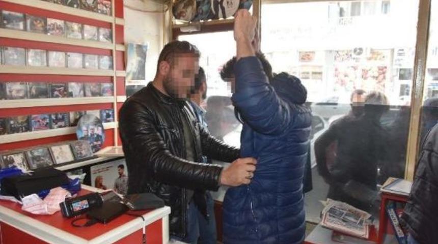 K&uuml;tahya'da Dvd D&uuml;kkanına Kumar Baskını