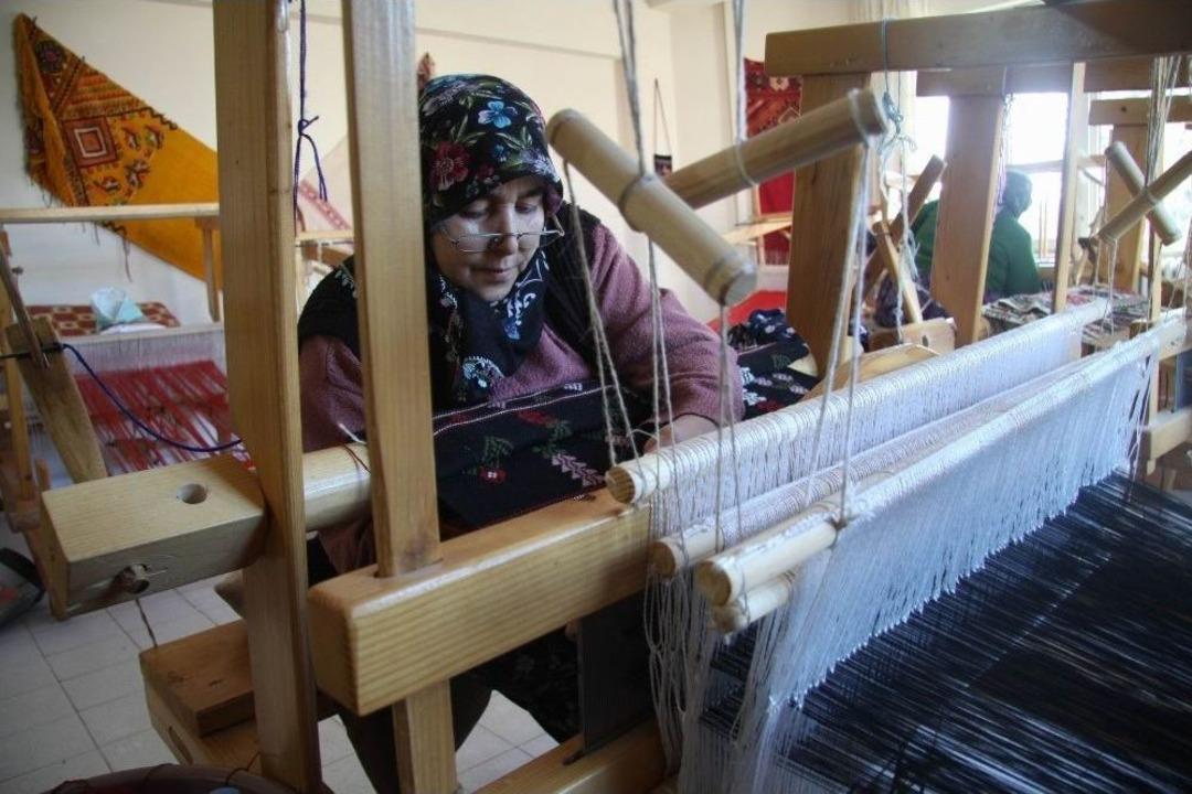 Ata Mesleği Dokumacılık Ayakta Tutulmaya &Ccedil;alışılıyor