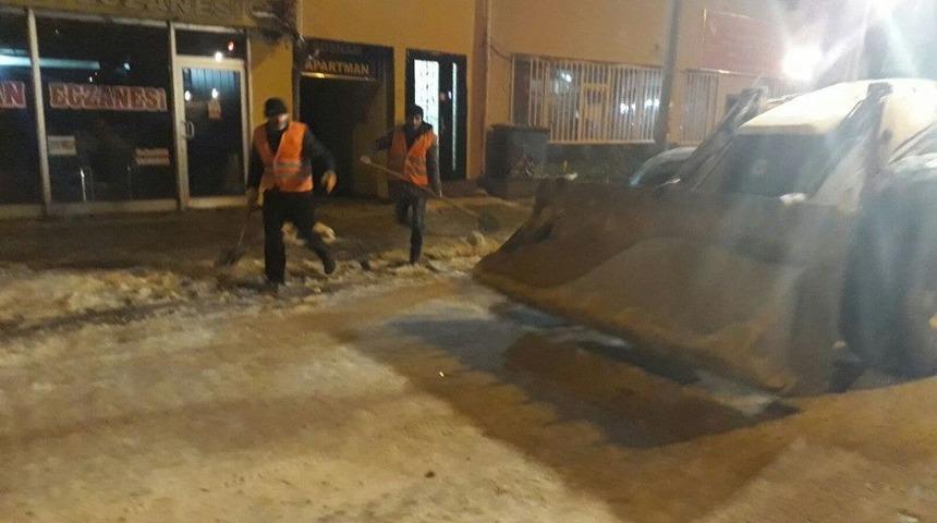 &Ccedil;aldıran&rsquo;da Buz K&uuml;tleleri Temizleniyor