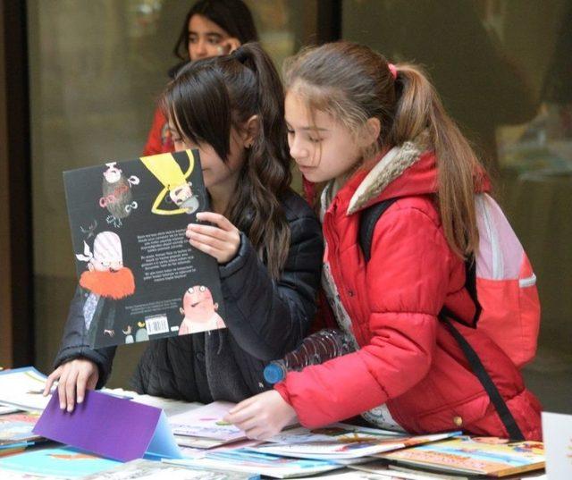 Bergama Belediyesi 2. Çocuk Kitapları Şenliği Başladı