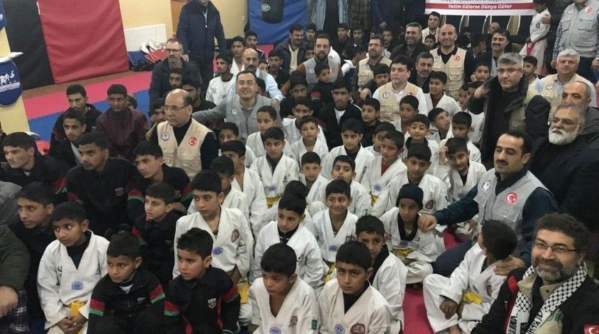 Pakistanlı Yetimlerden Mehmet&ccedil;iğe Dua