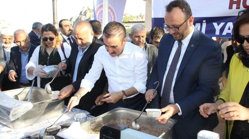 Ankara&rsquo;da 5 Bin Kişiye Aşure Dağıtıldı