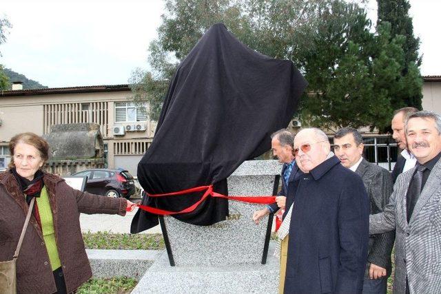 Fethiye’de Trt Sanatçısı Hamdi Özbay’ın Heykeli Açıldı