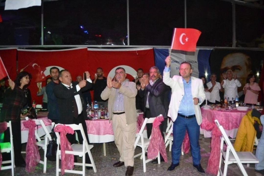 Ayvalık&rsquo;ta Armut&ccedil;uk Gen&ccedil;likspor&rsquo;un Coşkulu Dayanışma Gecesi