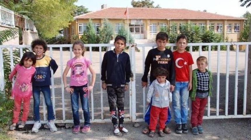 Bal&acirc;'da &Ouml;ğrenci Yetersizliğinden Dolayı 5 Okul Kapatıldı