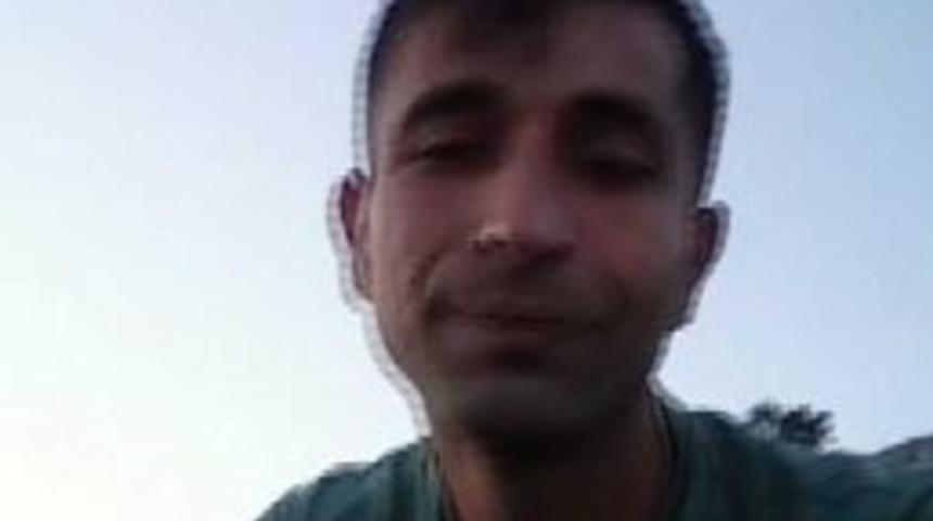 Eşini, Eşinin Annesini Ve Babasını &Ouml;ld&uuml;rd&uuml;kten Sonra Canlı Yayın Yaptı