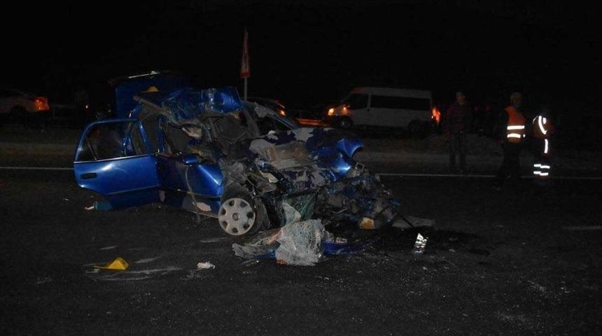 Mardin&rsquo;de Trafik Kazası: 2 &Ouml;l&uuml;, 2 Yaralı