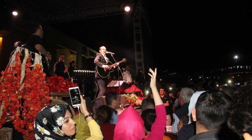 Ferhat G&ouml;&ccedil;er İsot Festivali&rsquo;nde Şanlıurfalıları Coşturdu