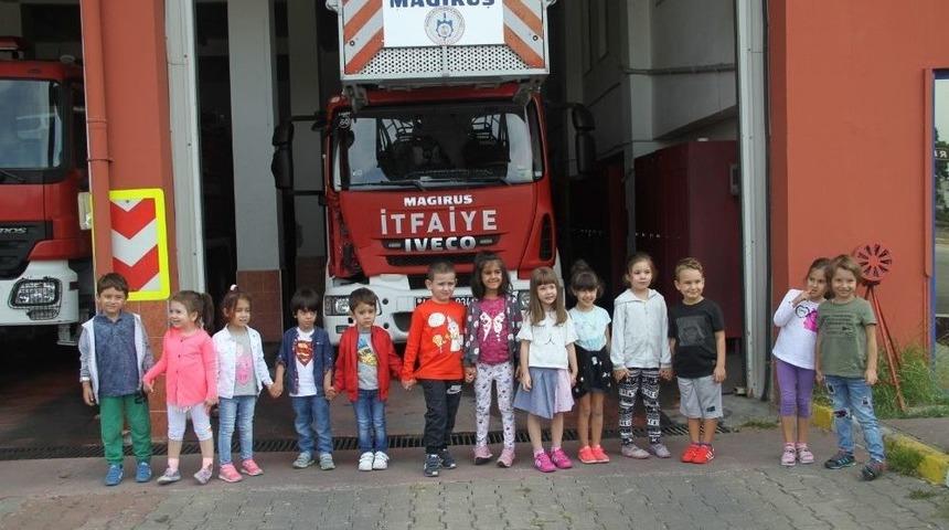 Minik &Ccedil;ocuklar İtfaiyecileri Ziyaret Etti