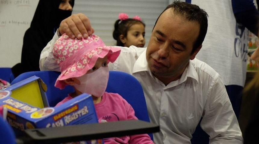 Bms &Ccedil;alışanları Kanser Hastası &Ccedil;ocukları Ziyaret Etti