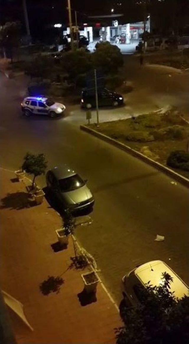 Kuşadası’nda ‘dur’ İhtarına Uymayan Kadın Sürücü Polis Aracına Çarpınca Yakalandı