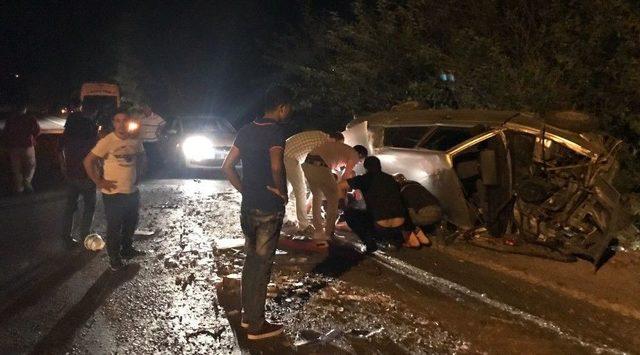 Kadirli’de Trafik Kazası; 2 Yaralı