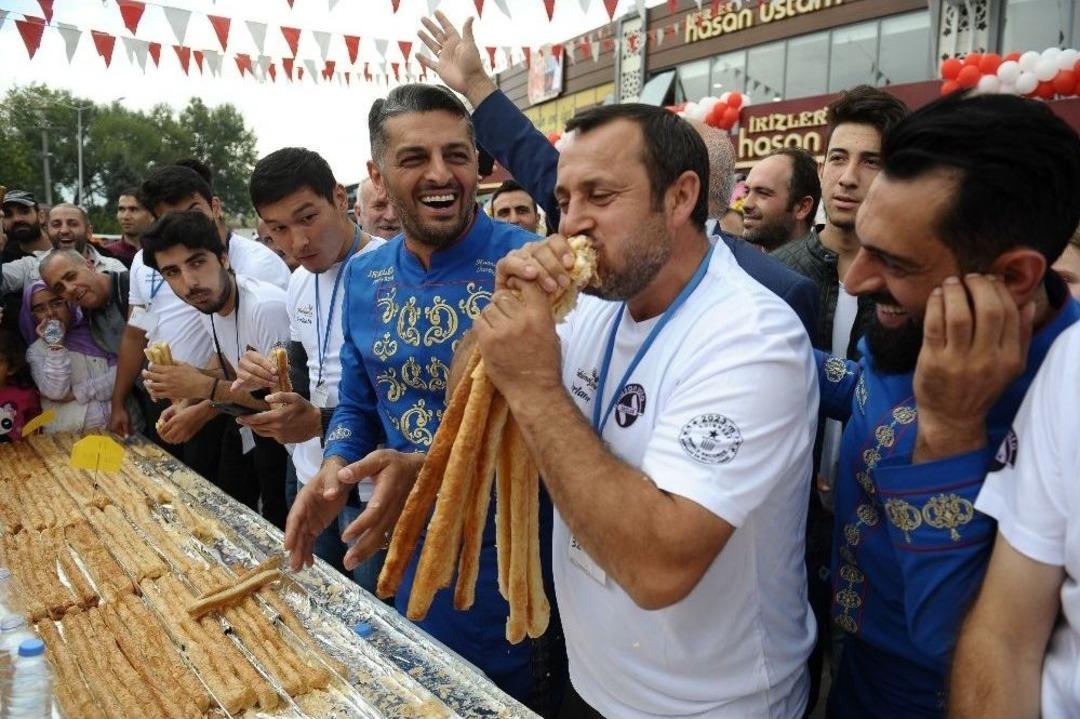 8 Dakikada 10 Metre B&ouml;rek Yedi
