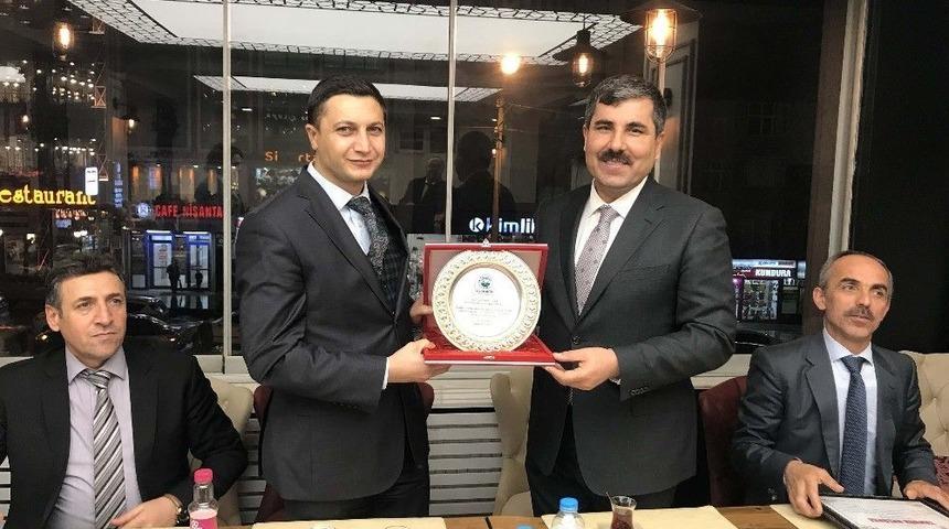 Muş Belediyesi Personel M&uuml;d&uuml;r&uuml; G&uuml;ler&rsquo;e Veda Yemeği