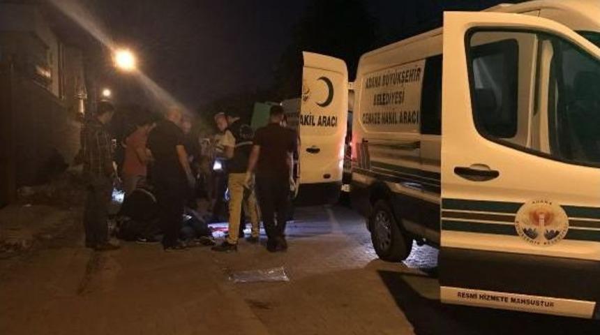 Adana'da Silahlı Saldırı: 2 &Ouml;l&uuml;, 1 Ağır Yaralı