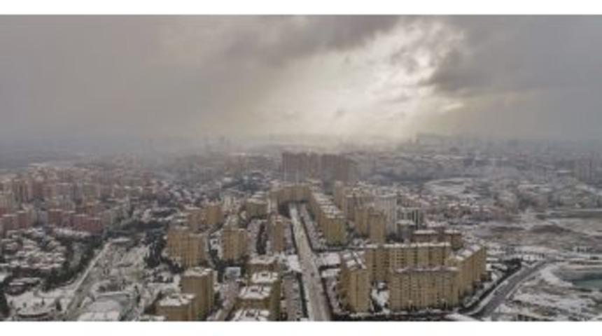 Beyaza B&uuml;r&uuml;nen İstanbul&rsquo;da Kartpostallık G&ouml;r&uuml;nt&uuml;ler Oluştu