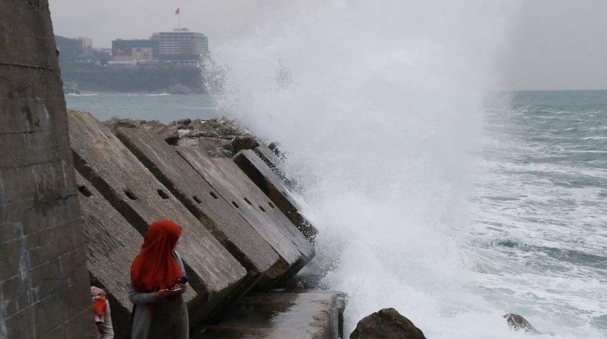 Dalgalar Arasında Selfie Keyfi