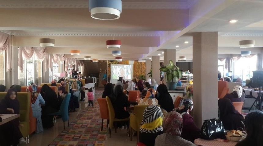 İhh Kadın Komisyonu Arakan&rsquo;a Yardım İ&ccedil;in Kahvaltı Programı D&uuml;zenledi