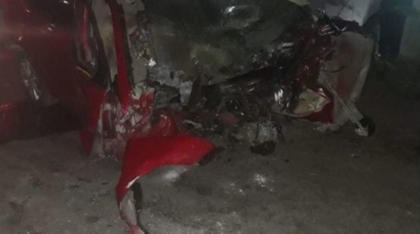 Eskişehir&rsquo;de Trafik Kazası: 2 &Ouml;l&uuml;, 1 Yaralı