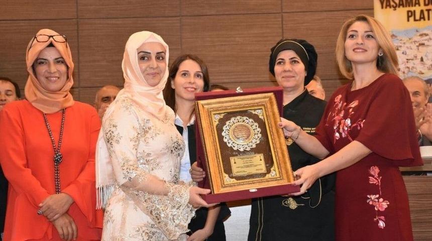 Bitlisli Şazime Hancı &lsquo;oscar&rsquo; &Ouml;d&uuml;l&uuml; Aldı