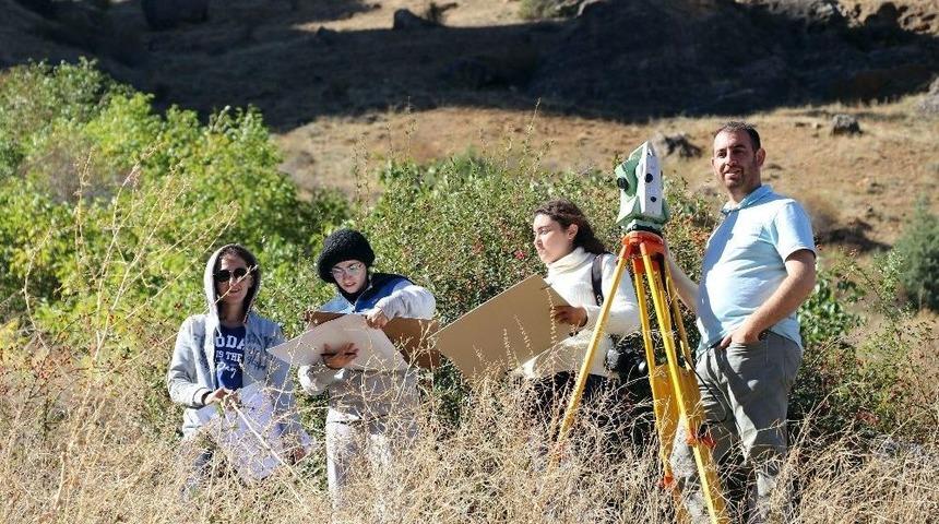 S&uuml;leymaniye&rsquo;de İki Kilisenin Restorasyon Projeleri Hazırlanıyor