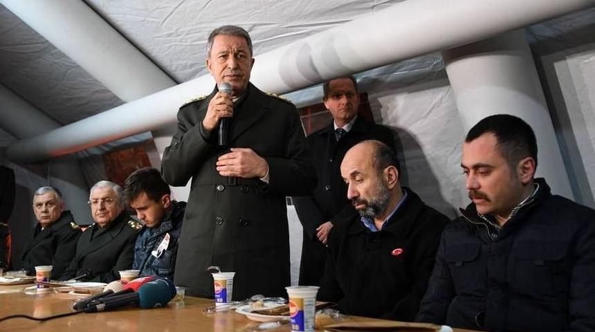 Genelkurmay Başkanı Akar, Şehit Evini Ziyaret Etti