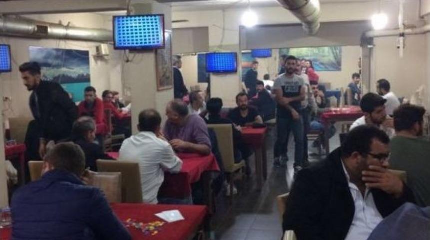 &Ouml;nceden M&uuml;h&uuml;rlenen Kumarhanede 60 Kişi Kumar Oynarken Yakalandı