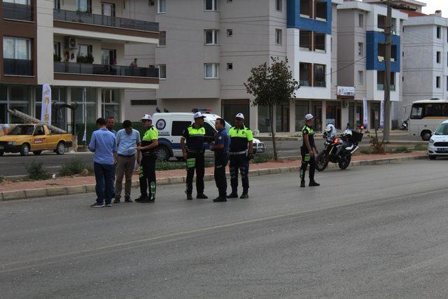 Otomobille çarpışan kasksız motosikletli yaşamını yitirdi