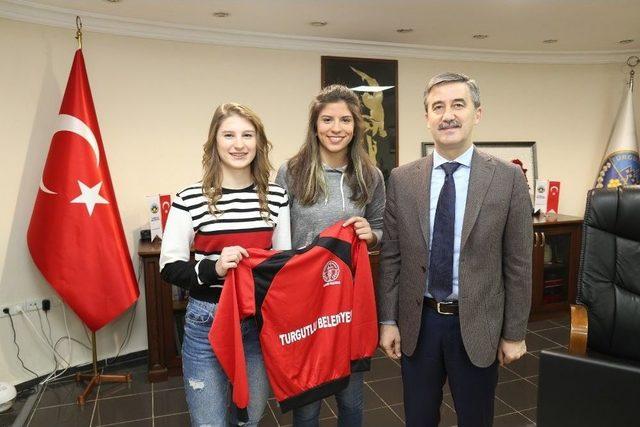 Turgutlu Belediyespor Kadın Futbol Takımı’na Takviye