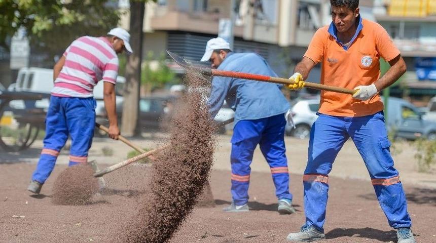Muratpaşa&rsquo;da &Ccedil;ocukların Oyun Alanı Yıkanmış Kırmızı Kumdan Olacak