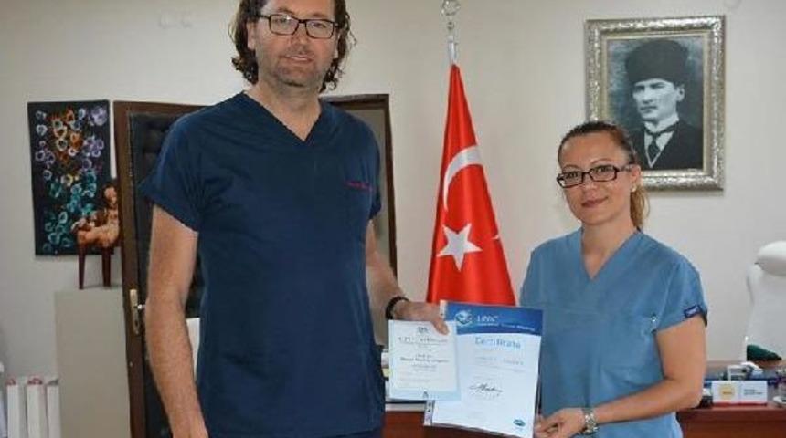 İzmirli Hemşire Yara Yıkama &Ccedil;alışmasıyla &Ouml;d&uuml;l Aldı