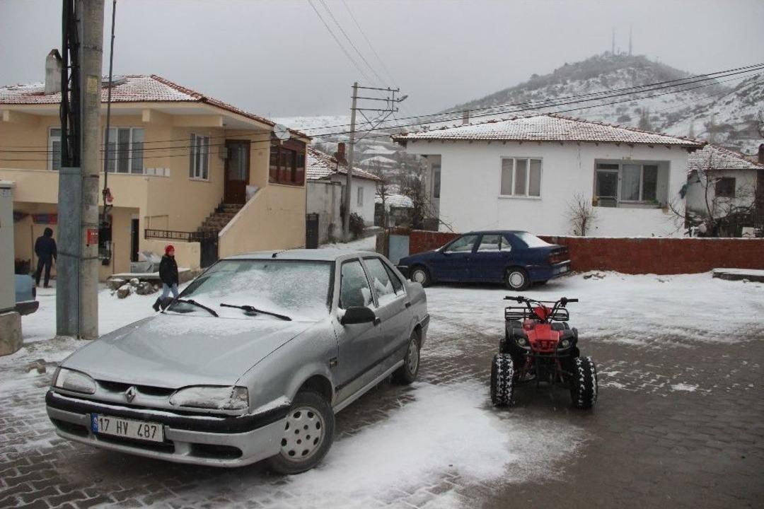Kuzey Ege&rsquo;de Kar Yağışı Başladı