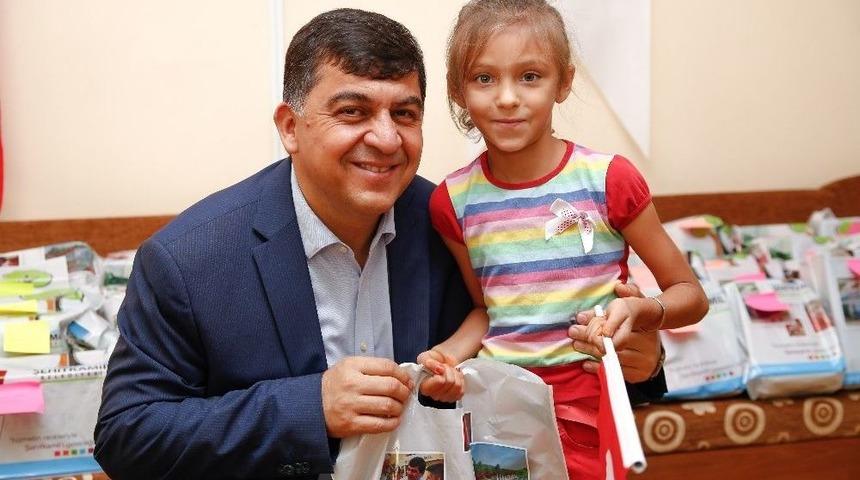 Yetim &Ccedil;ocuklar Sevindirildi