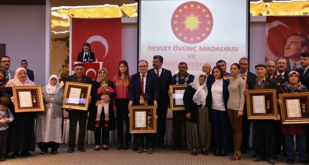 Kahraman Şehitlerin Ailelerine &ldquo;devlet &Ouml;v&uuml;n&ccedil; Madalyaları&rdquo; Verildi