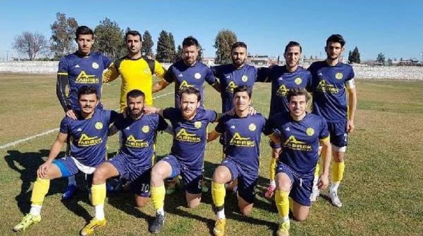 Futbolcu Ve 2 Arkadaşı Trafik Kurbanı Oldu