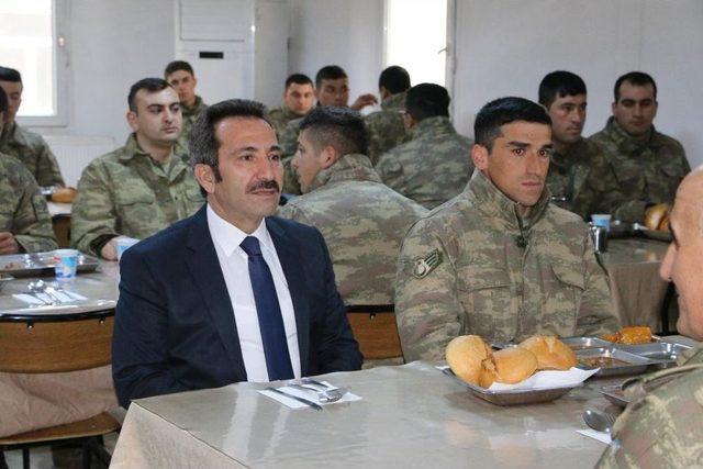 Vali Mantı, Askerleri Afrin’e Uğurladı