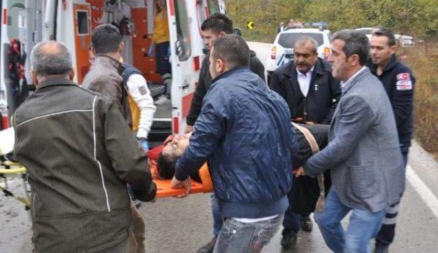 Yağışla Gelen Kaza: 4 Yaralı 3