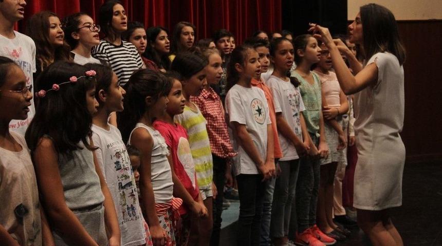 Makedonya&rsquo;da &Uuml;&ccedil;&uuml;nc&uuml; Olan &Ccedil;ocuk Korosu Destek Bekliyor