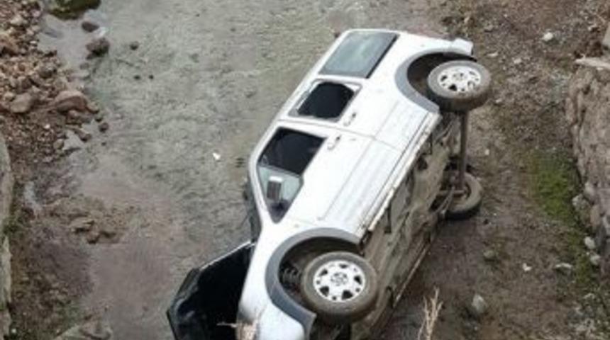 Hafif Ticari Ara&ccedil; K&ouml;pr&uuml;den U&ccedil;tu: 2 Yaralı