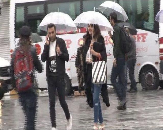 İstanbul'da Hava Sıckalığı 15 Derece Birden Düştü... Dün 27, Bugün 12 Derece