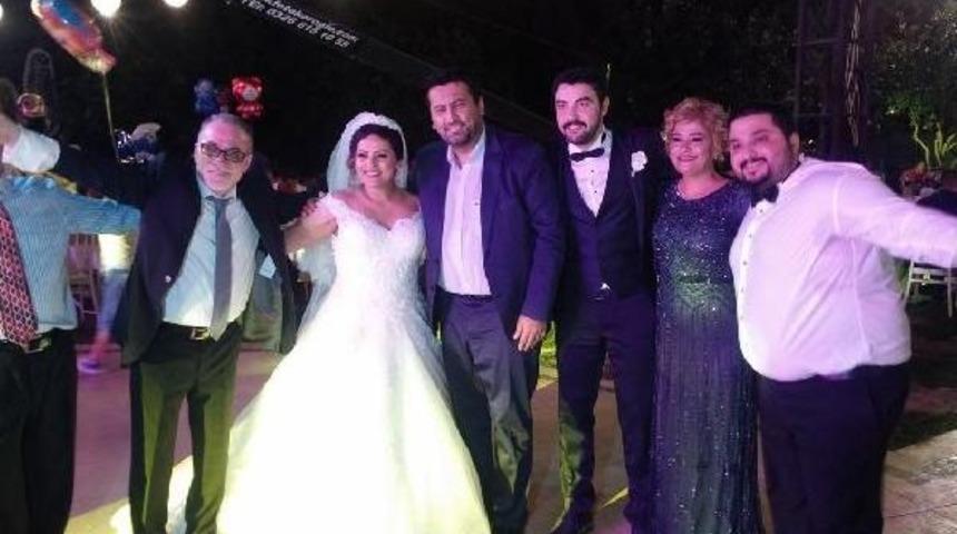 Kanseri Yenen &Ouml;ğretmen D&uuml;ğ&uuml;n&uuml;ndeki Takıları Kanser Vakfı'na Bağışlıyor